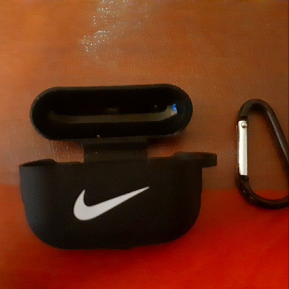 Apple Nike airpod case